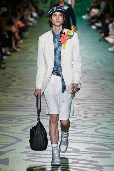 Look 39